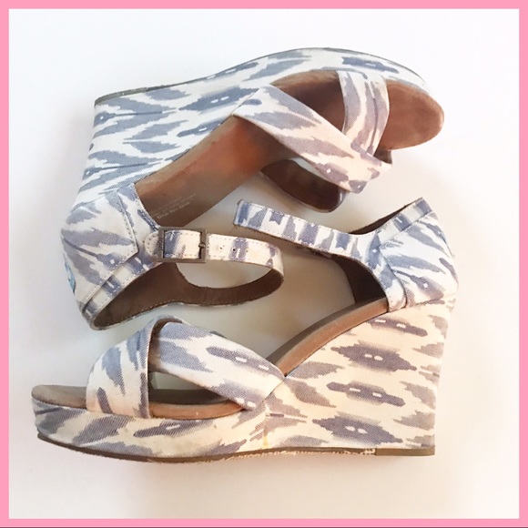 TOMS | Ikat Print Hemp Strappy Wedge Sandals - Picture 5 of 8
